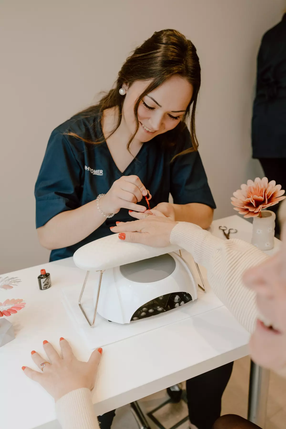 Des ongles parfais au salon de beauté de Carantec